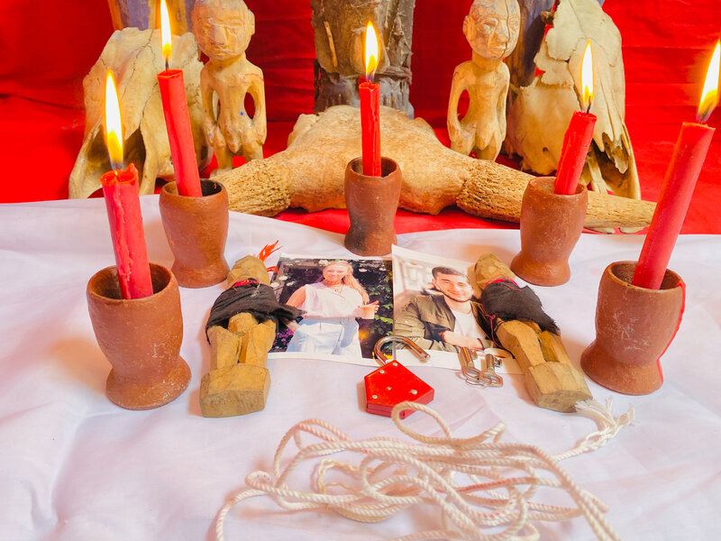 Découvrez comment fonctionne un envoûtement amoureux sur photo, ses étapes, ses effets et les précautions à prendre. Apprenez à utiliser cette méthode pour influencer les sentiments