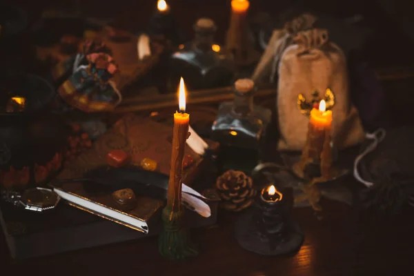 Doutes, blocages, malchance ? Le voyant Dovi vous aide à découvrir qui vous a envoûté et à lever le sort grâce à ses dons spirituels éprouvés.